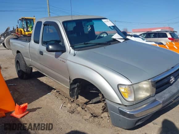 2000 Toyota Tacoma with VIN 5TEWM72N8YZ685490, listed as a IAAI auction lot 41938731 with 222,785 mi miles and . Bid and sale history available at DreamBid. Image 6.