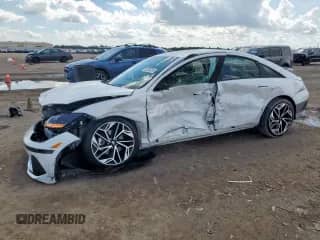 2025 Hyundai Ioniq 6 SEL с VIN KMHM34AA6SA088679, выставлен на аукционе Copart как лот 69030285 с пробегом 3 006 миль миль и Списание • Salvage title. История ставок и продаж доступна на DreamBid. Изображение 1.