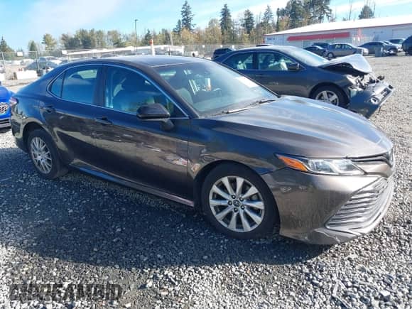 2019 Toyota Camry SE z VIN 4T1B11HK3KU188960, wystawiony jako IAAI lot #43407403 z przebiegiem 97 496 mil mil oraz . Historia ofert i sprzedaży dostępna na DreamBid. Obrazek 1.