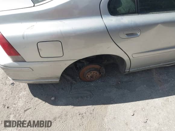 2007 Volvo S60 2.5L Turbo с VIN YV1RS592072616549, выставлен на аукционе IAAI как лот 43010198 с пробегом 242 583 миль миль и . История ставок и продаж доступна на DreamBid. Изображение 13.