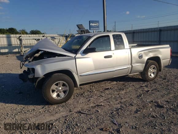2008 Dodge Dakota SLT with VIN 1D3HE42K98S593102, listed as a Copart auction lot 72263314 with 205,588 mi miles and Salvage title. Bid and sale history available at DreamBid. Image 1.
