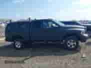 2005 Dodge 2500 SLT z VIN 3D7KS28C25G844501, wystawiony jako IAAI lot #42176860 z przebiegiem 238 386 mil mil oraz . Historia ofert i sprzedaży dostępna na DreamBid. Obrazek 13.