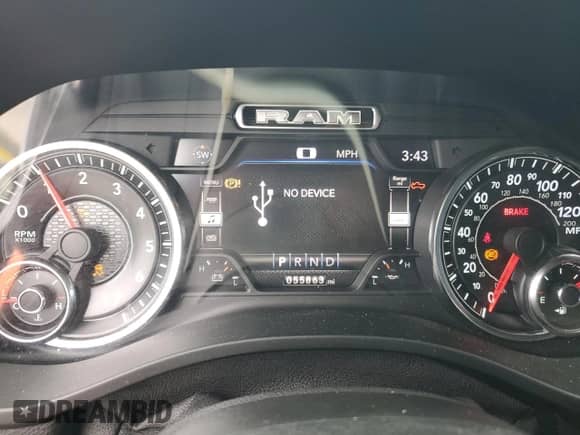 2020 Ram 1500 Laramie z VIN 1C6RREJT7LN160720, wystawiony jako Copart lot #70410455 z przebiegiem 55 863 mil mil oraz Nie do naprawy • Non repairable. Historia ofert i sprzedaży dostępna na DreamBid. Obrazek 9.