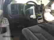 2005 GMC Sierra 1500 SLE z VIN 2GTEK13T551183872, wystawiony jako Copart lot #62696625 z przebiegiem 318 449 mil mil oraz Szkoda całkowita • Salvage title. Historia ofert i sprzedaży dostępna na DreamBid. Obrazek 8.