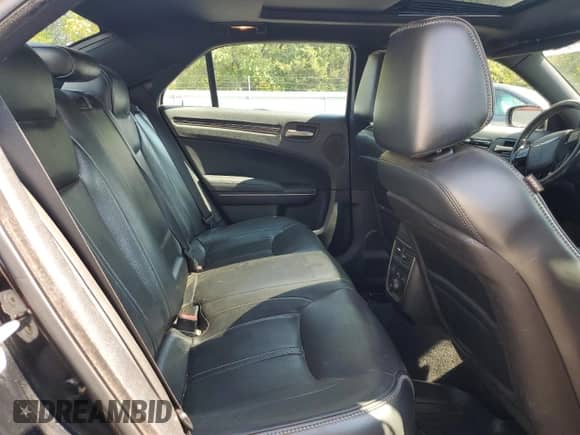 2013 Chrysler 300 C John Varvatos Limited Edition с VIN 2C3CCADGXDH727413, выставлен на аукционе Copart как лот 81401915 с пробегом 222 083 миль миль и Списание • Salvage title. История ставок и продаж доступна на DreamBid. Изображение 10.