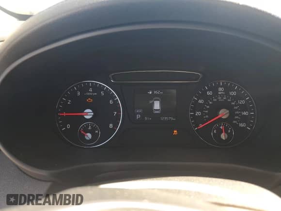 2020 Kia Sorento LX with VIN 5XYPG4A37LG626928, listed as a Copart auction lot 86652275 with 123,579 mi miles and Salvage title. Bid and sale history available at DreamBid. Image 9.