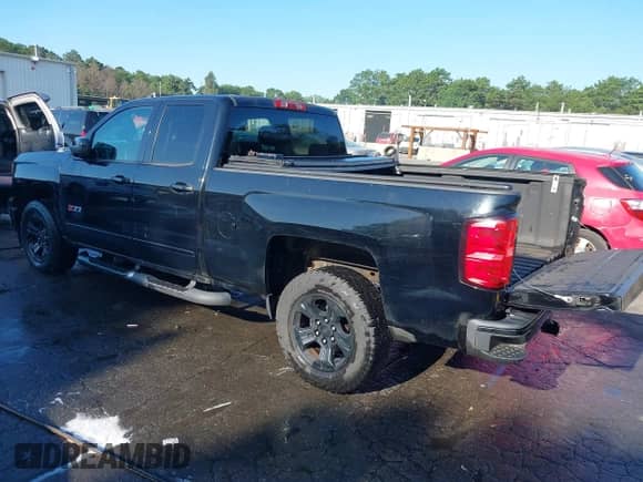 2015 Chevrolet Silverado 1500 LT with VIN 1GCVKREC1FZ332881, listed as a IAAI auction lot 42744439 with 124,409 mi miles and . Bid and sale history available at DreamBid. Image 3.