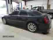 2006 Chrysler 300 C SRT-8 z VIN 2C3LA73W26H242915, wystawiony jako Copart lot #56929214 z przebiegiem 190 677 mil mil oraz Czysty tytuł • Clean title. Historia ofert i sprzedaży dostępna na DreamBid. Obrazek 2.