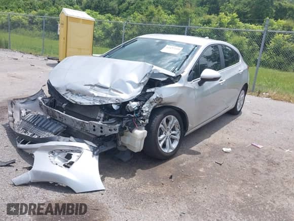 2019 Chevrolet Cruze LT z VIN 3G1BE6SM5KS561733, wystawiony jako IAAI lot #42477259 z przebiegiem 74 437 mil mil oraz . Historia ofert i sprzedaży dostępna na DreamBid. Obrazek 17.