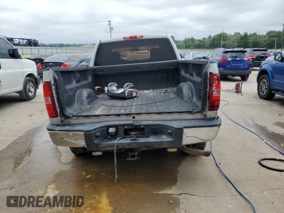 2011 Chevrolet Silverado 1500 Work Truck z VIN 1GCRKPE30BZ271507, wystawiony jako Copart lot #65974485 z przebiegiem 117 486 mil mil oraz Nie do naprawy • Non repairable. Historia ofert i sprzedaży dostępna na DreamBid. Obrazek 6.