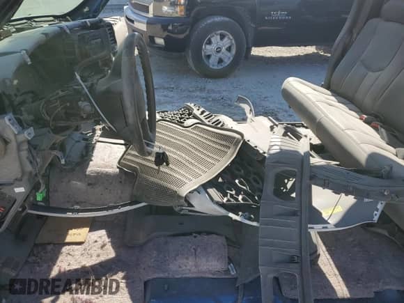2003 Chevrolet Silverado SS с VIN 2GCEK19N531325806, выставлен на аукционе Copart как лот 72250174 с пробегом Не указан миль и На запчасти • Non repairable. История ставок и продаж доступна на DreamBid. Изображение 7.