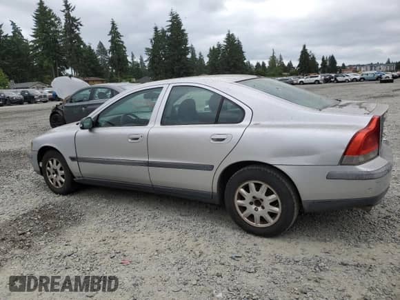 2001 Volvo S60 с VIN YV1RS61N812010029, выставлен на аукционе Copart как лот 60041925 с пробегом 282 657 миль миль и Чистый • Clean title. История ставок и продаж доступна на DreamBid. Изображение 2.
