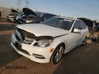 2011 Mercedes-Benz C 300 Sport z VIN WDDGF8BB7BR148015, wystawiony jako Copart lot #71455865 z przebiegiem 99 669 mil mil oraz Szkoda całkowita • Salvage title. Historia ofert i sprzedaży dostępna na DreamBid. Obrazek 1.