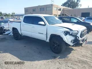 2022 Toyota Tacoma SR z VIN 3TMCZ5AN1NM470911, wystawiony jako IAAI lot #42440530 z przebiegiem 40 623 mil mil oraz . Historia ofert i sprzedaży dostępna na DreamBid. Obrazek 1.