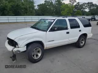 2021 Chevrolet Blazer LS z VIN 1GNCS13W22K239495, wystawiony jako Copart lot #63716005 z przebiegiem 364 940 mil mil oraz Szkoda całkowita • Salvage title. Historia ofert i sprzedaży dostępna na DreamBid. Obrazek 1.