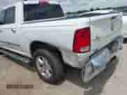 2013 Ram 1500 Big Horn z VIN 1C6RR7LT9DS557552, wystawiony jako IAAI lot #42472680 z przebiegiem 240 011 mil mil oraz . Historia ofert i sprzedaży dostępna na DreamBid. Obrazek 6.