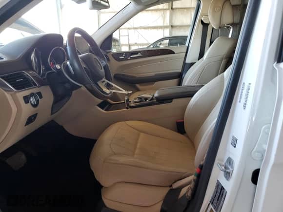 2017 Mercedes-Benz GLS 450 z VIN 4JGDF6EEXHA754614, wystawiony jako Copart lot #81833175 z przebiegiem 91 779 mil mil oraz Szkoda całkowita • Salvage title. Historia ofert i sprzedaży dostępna na DreamBid. Obrazek 7.