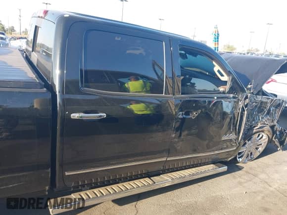2014 Chevrolet Silverado 1500 High Country z VIN 3GCPCTEC2EG406164, wystawiony jako IAAI lot #42293653 z przebiegiem 44 351 mil mil oraz . Historia ofert i sprzedaży dostępna na DreamBid. Obrazek 14.