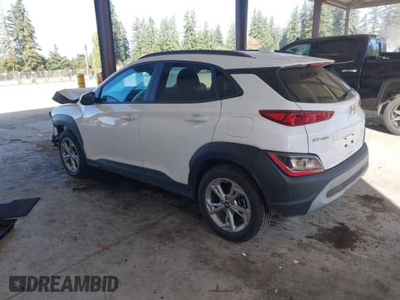 2022 Hyundai Kona SEL z VIN KM8K6CABXNU781923, wystawiony jako IAAI lot #43460685 z przebiegiem 70 416 mil mil oraz . Historia ofert i sprzedaży dostępna na DreamBid. Obrazek 3.