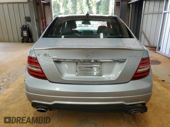 2013 Mercedes-Benz C 300 Luxury z VIN WDDGF8AB5DA780045, wystawiony jako Copart lot #84915775 z przebiegiem 134 064 mil mil oraz Szkoda całkowita • Salvage title. Historia ofert i sprzedaży dostępna na DreamBid. Obrazek 6.