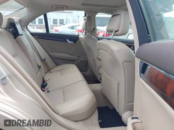 2010 Mercedes-Benz C 300 Sport с VIN WDDGF8BB2AF436136, выставлен на аукционе IAAI как лот 43057764 с пробегом 85 539 миль миль и . История ставок и продаж доступна на DreamBid. Изображение 8.