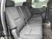 2010 Chevrolet Suburban Commercial z VIN 1GNUKHE39AR245154, wystawiony jako Copart lot #41907855 z przebiegiem 183 409 mil mil oraz Czysty tytuł • Clean title. Historia ofert i sprzedaży dostępna na DreamBid. Obrazek 11.