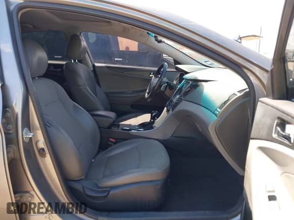 2012 Hyundai Sonata SE z VIN 5NPEC4AC4CH391092, wystawiony jako IAAI lot #43241155 z przebiegiem 137 266 mil mil oraz . Historia ofert i sprzedaży dostępna na DreamBid. Obrazek 5.