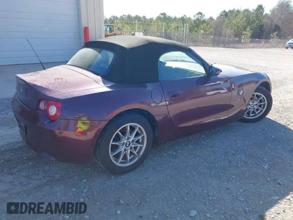 2005 BMW Z4 2.5i с VIN 4USBT33565LR70847, выставлен на аукционе IAAI как лот 41761019 с пробегом 129 341 миль миль и . История ставок и продаж доступна на DreamBid. Изображение 4.