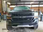 2018 Chevrolet Silverado 1500 LT z VIN 3GCUKREC2JG477920, wystawiony jako Copart lot #84194025 z przebiegiem 95 902 mil mil oraz Szkoda całkowita • Salvage title. Historia ofert i sprzedaży dostępna na DreamBid. Obrazek 5.