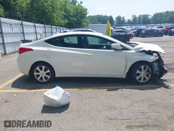 2013 Hyundai Elantra GLS z VIN 5NPDH4AE2DH310302, wystawiony jako IAAI lot #42802488 z przebiegiem 131 684 mil mil oraz . Historia ofert i sprzedaży dostępna na DreamBid. Obrazek 14.