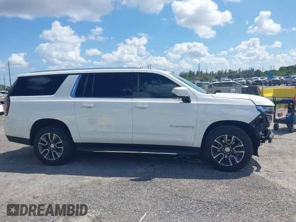 2021 Chevrolet Suburban LT z VIN 1GNSCCKD4MR308637, wystawiony jako IAAI lot #41275312 z przebiegiem 84 833 mil mil oraz . Historia ofert i sprzedaży dostępna na DreamBid. Obrazek 14.