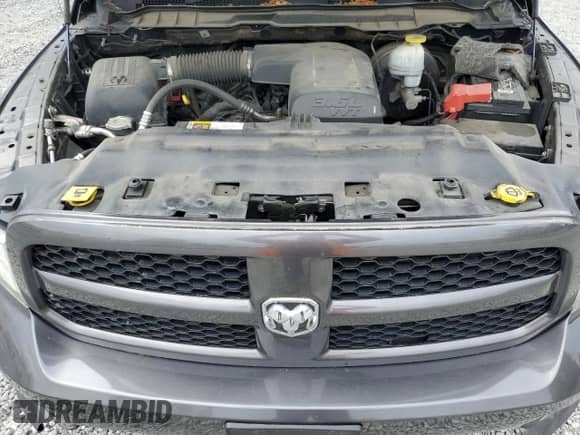 2018 Ram 1500 Express z VIN 1C6RR7FG7JS210053, wystawiony jako Copart lot #61964735 z przebiegiem 101 548 mil mil oraz Nie do naprawy • Non repairable. Historia ofert i sprzedaży dostępna na DreamBid. Obrazek 11.