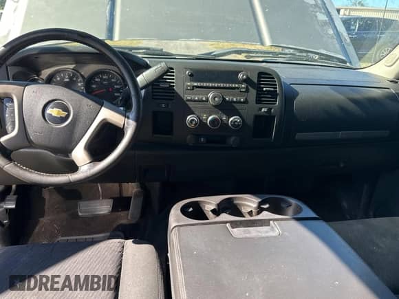 2013 Chevrolet Silverado 1500 LT z VIN 3GCPCSEA9DG215414, wystawiony jako Copart lot #83071594 z przebiegiem 230 791 mil mil oraz Czysty tytuł • Clean title. Historia ofert i sprzedaży dostępna na DreamBid. Obrazek 9.