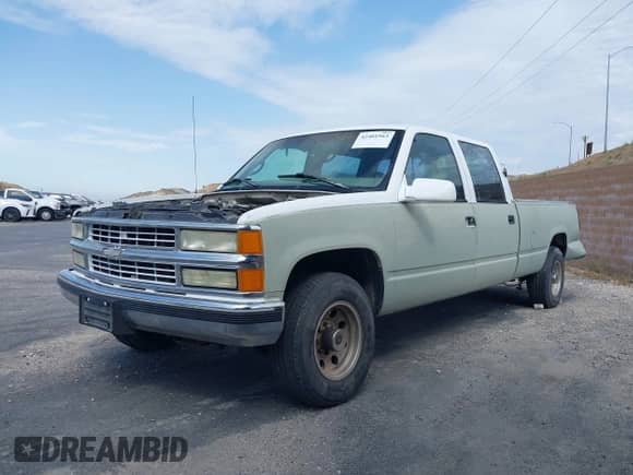 1997 Chevrolet Silverado 3500 z VIN 1GCGC33J4VF021806, wystawiony jako IAAI lot #42401963 z przebiegiem 239 274 mil mil oraz . Historia ofert i sprzedaży dostępna na DreamBid. Obrazek 14.