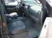 2013 Nissan Frontier SV z VIN 1N6AD0EV0DN739954, wystawiony jako IAAI lot #42448607 z przebiegiem 210 329 mil mil oraz . Historia ofert i sprzedaży dostępna na DreamBid. Obrazek 5.