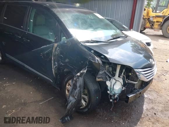 2016 Toyota Sienna Limited Premium with VIN 5TDDK3DC4GS135362, listed as a IAAI auction lot 43299081 with 199,342 mi miles and . Bid and sale history available at DreamBid. Image 6.