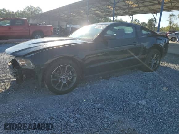 2012 Ford Mustang Premium с VIN 1ZVBP8AM1C5271304, выставлен на аукционе Copart как лот 81899255 с пробегом 141 415 миль миль и Списание • Salvage title. История ставок и продаж доступна на DreamBid. Изображение 1.