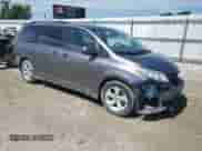 2020 Toyota Sienna LE Auto Access Seat с VIN 5TDKZ3DC8LS049050, выставлен на аукционе Copart как лот 63334505 с пробегом 72 364 миль миль и Списание • Salvage title. История ставок и продаж доступна на DreamBid. Изображение 4.