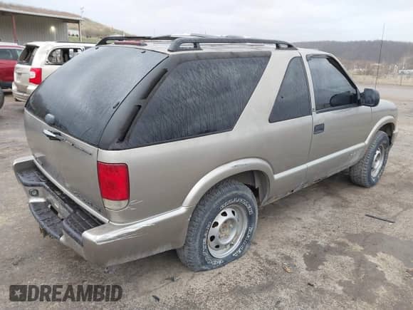 2000 Chevrolet Blazer LS с VIN 1GNCT18W7YK252323, выставлен на аукционе IAAI как лот 41842766 с пробегом 149 462 миль миль и . История ставок и продаж доступна на DreamBid. Изображение 4.