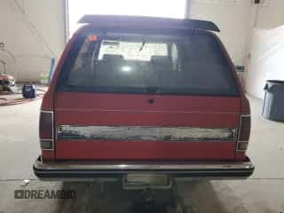 1984 Chevrolet Blazer z VIN 1G8CT18B6E0170042, wystawiony jako Copart lot #55199835 z przebiegiem 507 365 mil mil oraz Nie do naprawy • Non repairable. Historia ofert i sprzedaży dostępna na DreamBid. Obrazek 6.