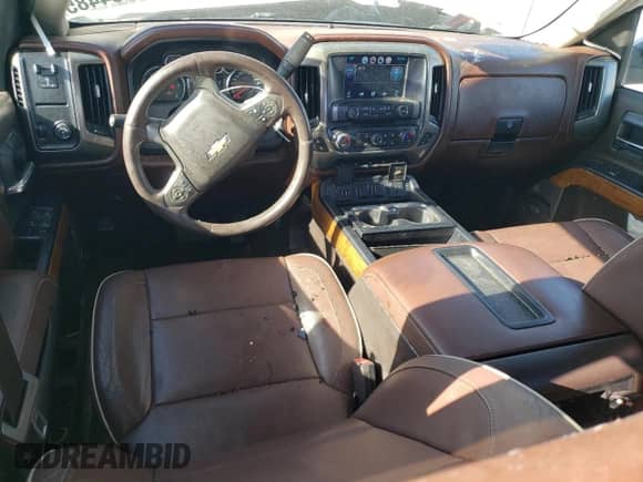 2015 Chevrolet Silverado 1500 High Country z VIN 3GCPCTEC6FG250101, wystawiony jako Copart lot #47234485 z przebiegiem 83 994 mil mil oraz Szkoda całkowita • Salvage title. Historia ofert i sprzedaży dostępna na DreamBid. Obrazek 8.