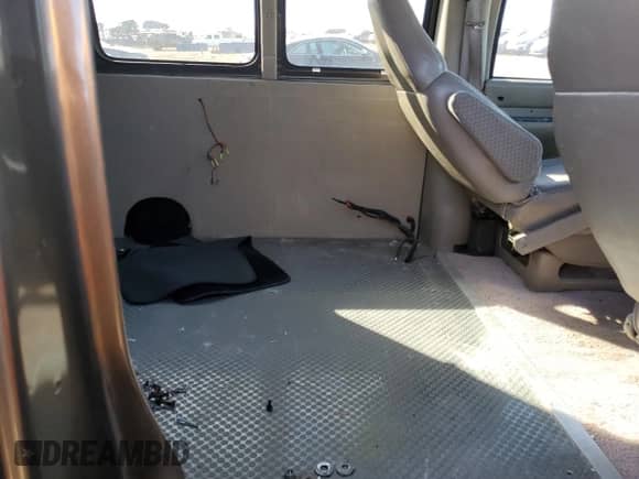 1999 Chevrolet City Express Cargo с VIN 1GCHG39R8X1039196, выставлен на аукционе Copart как лот 77383514 с пробегом 307 105 миль миль и Списание • Salvage title. История ставок и продаж доступна на DreamBid. Изображение 11.