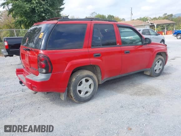 2002 Chevrolet TrailBlazer LT with VIN 1GNDT13S622298256, listed as a IAAI auction lot 43272372 with 260,808 mi miles and . Bid and sale history available at DreamBid. Image 4.