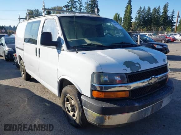 2007 Chevrolet Express Cargo z VIN 1GCFG15X171119021, wystawiony jako IAAI lot #43406448 z przebiegiem 182 672 mil mil oraz . Historia ofert i sprzedaży dostępna na DreamBid. Obrazek 1.