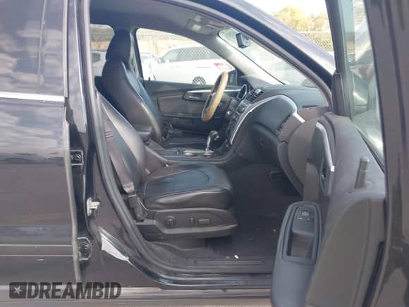 2011 Chevrolet Traverse 2LT z VIN 1GNKVJED7BJ409418, wystawiony jako IAAI lot #43325324 z przebiegiem 226 533 mil mil oraz . Historia ofert i sprzedaży dostępna na DreamBid. Obrazek 5.