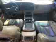 2005 GMC Sierra 1500 SLT z VIN 2GTEC13T351389897, wystawiony jako Copart lot #56167155 z przebiegiem 308 224 mil mil oraz Szkoda całkowita • Salvage title. Historia ofert i sprzedaży dostępna na DreamBid. Obrazek 8.