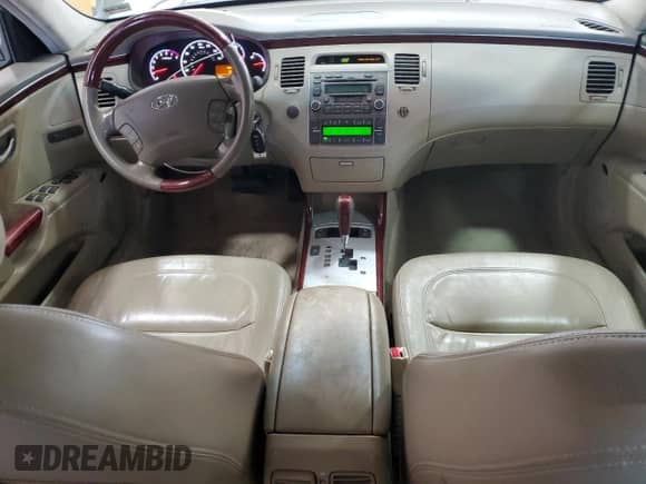 2006 Hyundai Azera SE с VIN KMHFC46F76A137763, выставлен на аукционе Copart как лот 82267215 с пробегом 146 719 миль миль и Списание • Salvage title. История ставок и продаж доступна на DreamBid. Изображение 8.