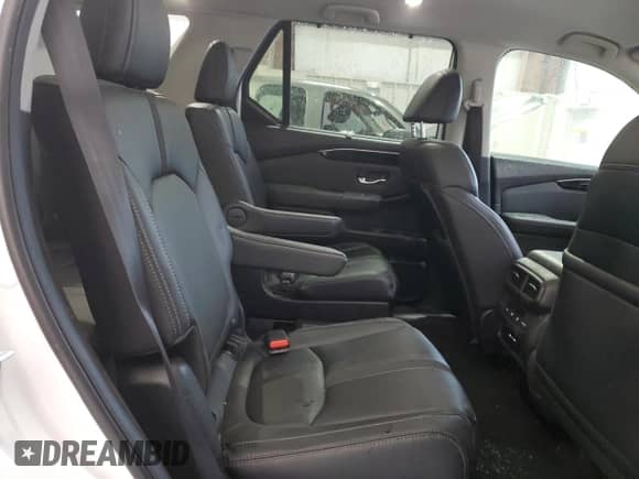 2024 Honda Pilot EX-L with VIN 5FNYG2H51RB012747, listed as a Copart auction lot 52925925 with 26,132 mi miles and Salvage title. Bid and sale history available at DreamBid. Image 11.