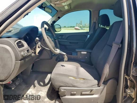 2014 Chevrolet Tahoe Commercial z VIN 1GNLC2E0XER225352, wystawiony jako Copart lot #67223065 z przebiegiem 141 608 mil mil oraz Szkoda całkowita • Salvage title. Historia ofert i sprzedaży dostępna na DreamBid. Obrazek 7.