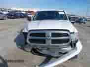 2020 Ram 1500 SLT z VIN 1C6RR6TT1LS111050, wystawiony jako IAAI lot #41465689 z przebiegiem 75 037 mil mil oraz . Historia ofert i sprzedaży dostępna na DreamBid. Obrazek 12.